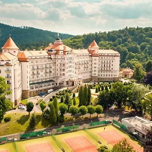 verificați disponibilitatea